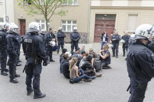 Antifaschistische Blockaden in Neuruppin/Brandenburg am 6. Juni 2015, Foto: AG Timur und sein Trupp 2012