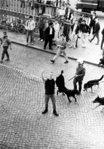 April 1990: Nazi-Hools greifen das besetzte Haus Schönhauser Allee 20/21 an