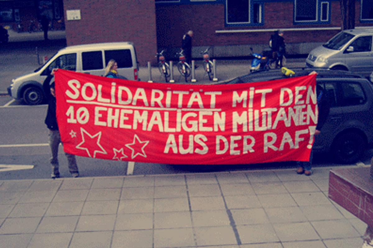 Netzwerk Freiheit für alle politischen Gefangenen/Indymedia, ProtesteVerenaBeckerProzess Quelle: Wikimedia, Lizenz: CC Attribution, Non-Commercial, Share Alike